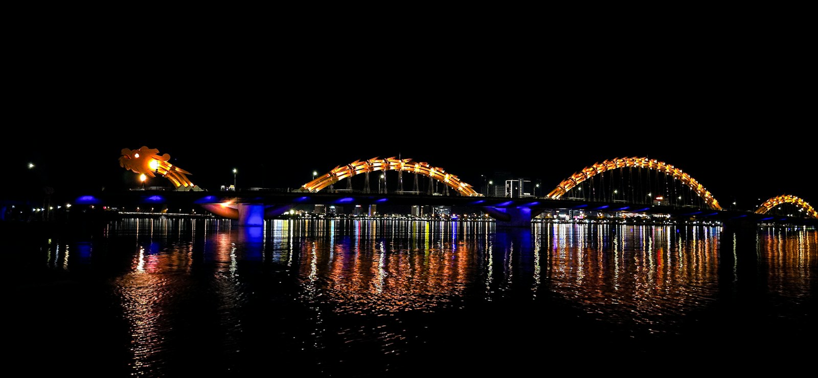 Dragon Bridge lit up above the Hàn River in Da Nang at night