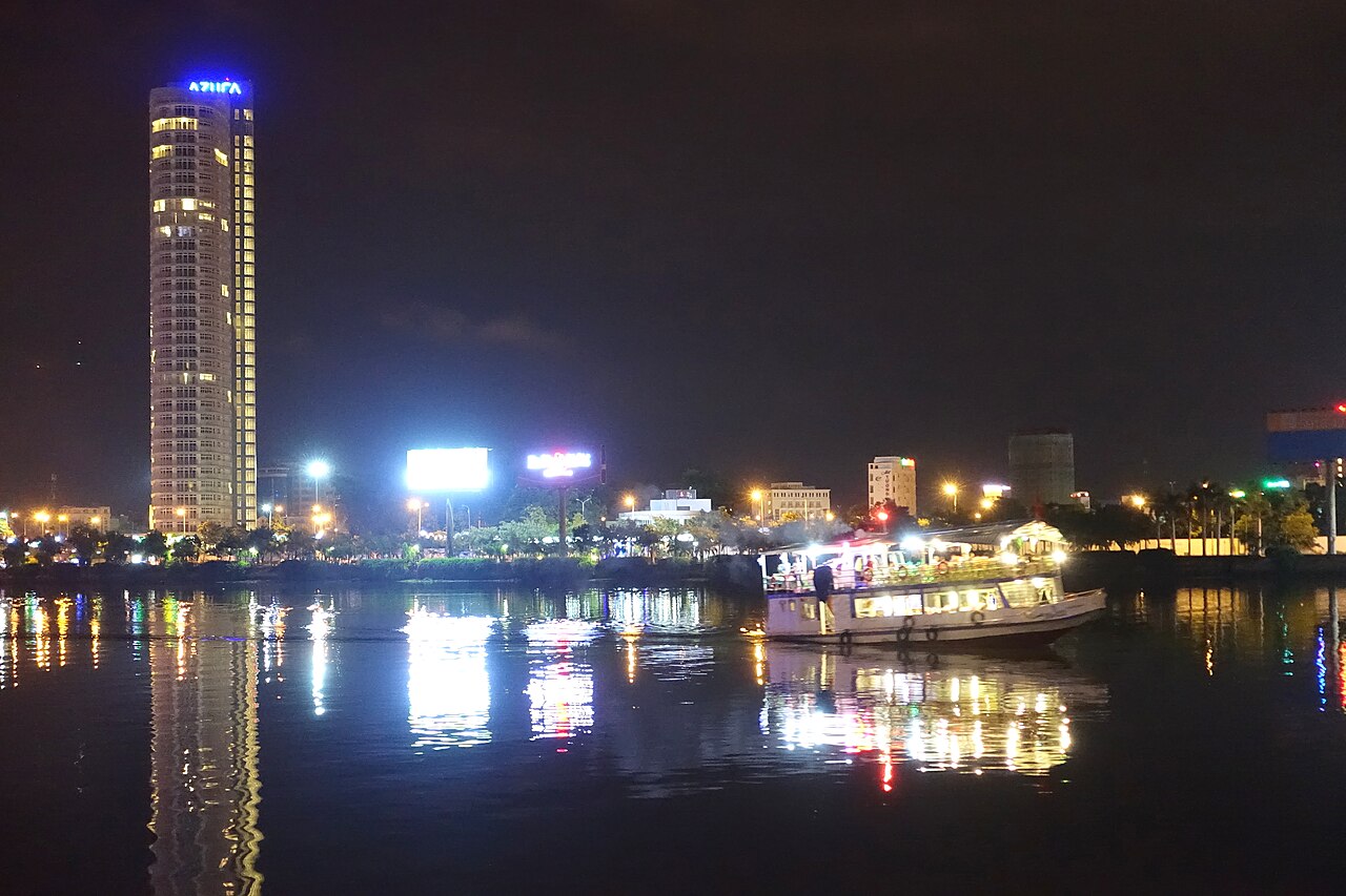 Hàn River in Da Nang at night (illustrative photo; not the venue)